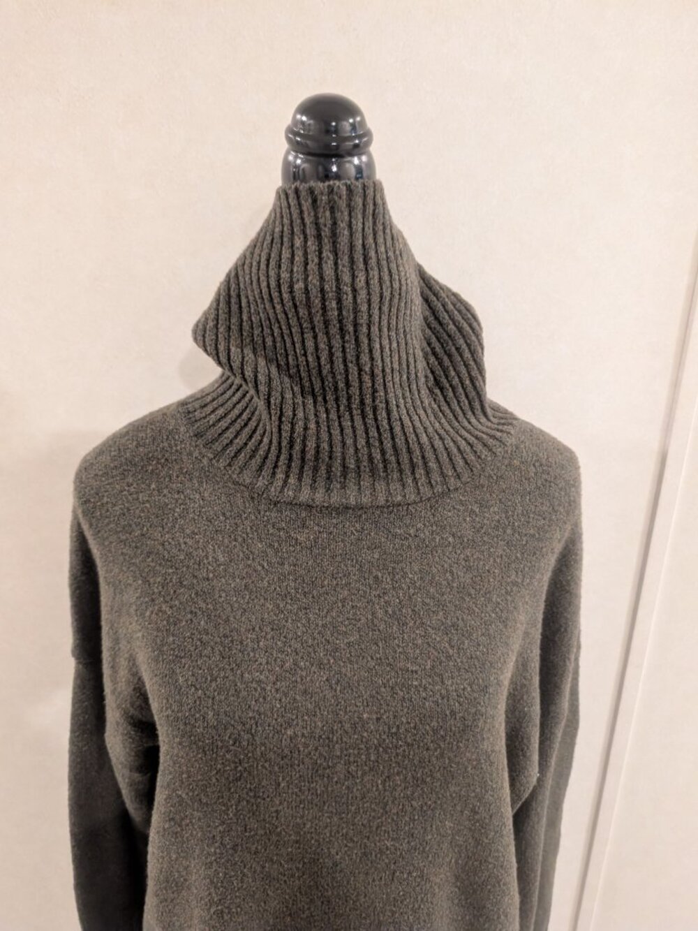 Old Navy Heathered Olive Green Oversized Cowl Neck Sweater Size Large - Picture 4 of 9